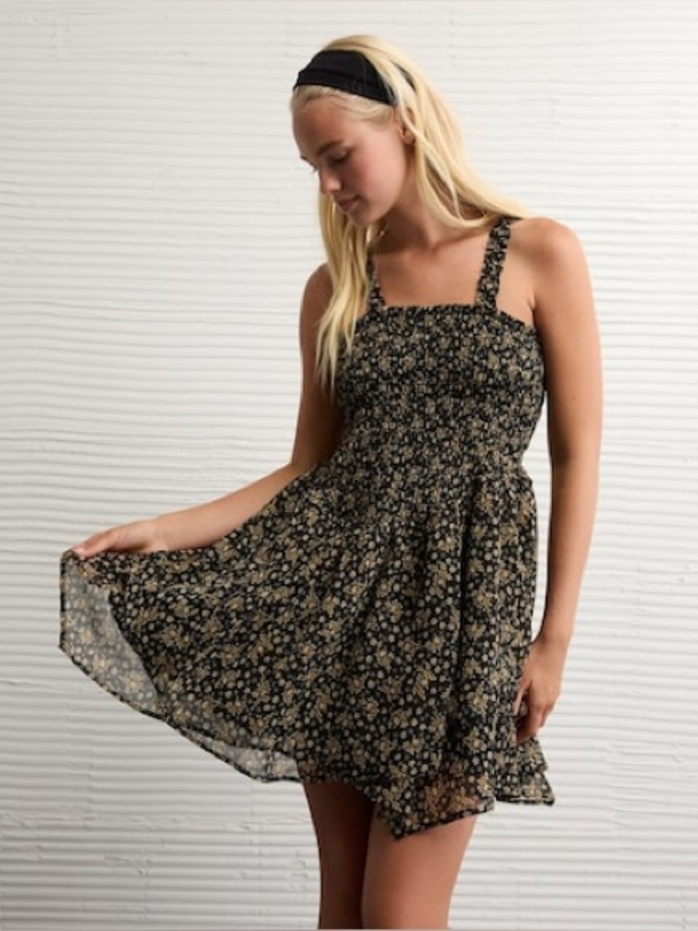 NWT American Eagle Women Handkerchief Hem Ruffle Floral Mini Dress